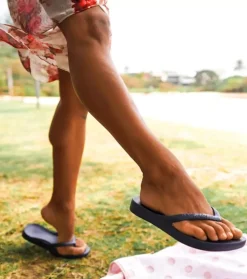 Shop Arch Support Unisex Thong Women Sandals & Thongs