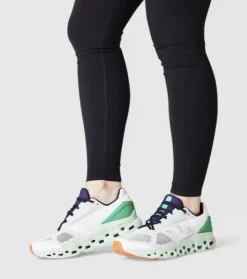 Discount On Cloudstratus Womens Women Run
